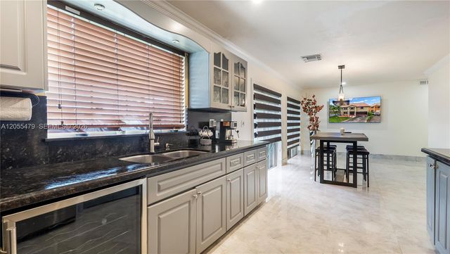 7733 NW 192 St, Hialeah, FL 33015