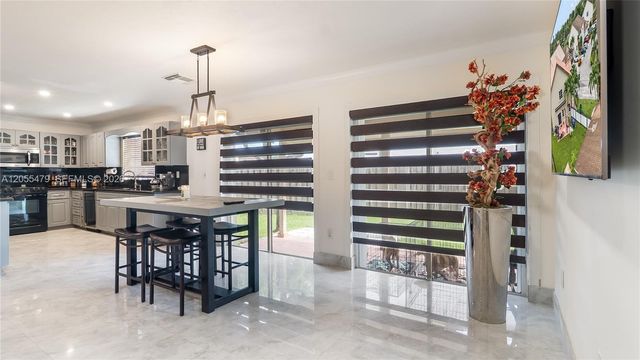 7733 NW 192 St, Hialeah, FL 33015