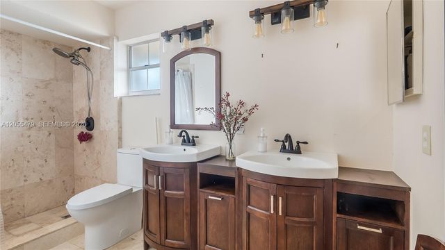 7733 NW 192 St, Hialeah, FL 33015