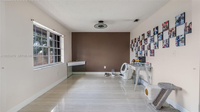 7733 NW 192 St, Hialeah, FL 33015