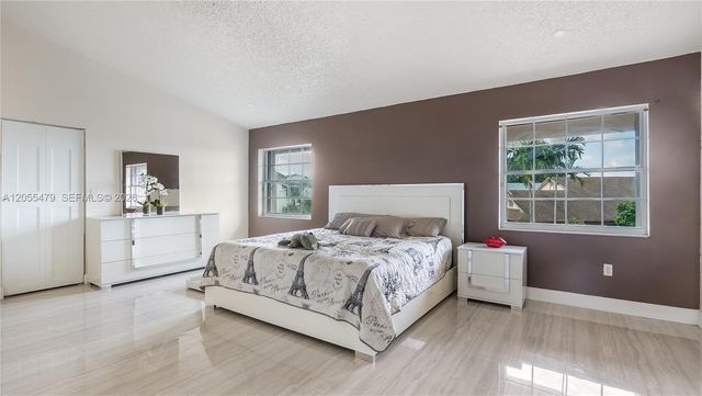 7733 NW 192 St, Hialeah, FL 33015