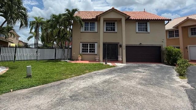 7733 NW 192 St, Hialeah, FL 33015