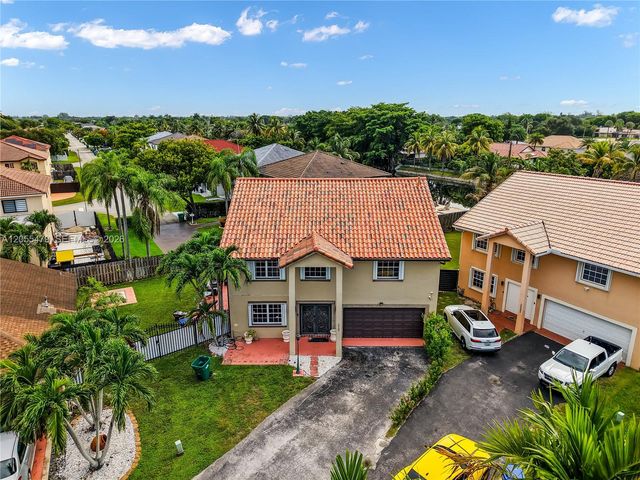 7733 NW 192 St, Hialeah, FL 33015