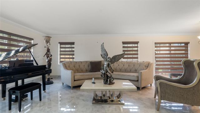 7733 NW 192 St, Hialeah, FL 33015