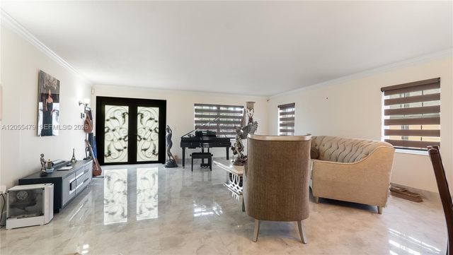 7733 NW 192 St, Hialeah, FL 33015
