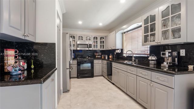 7733 NW 192 St, Hialeah, FL 33015