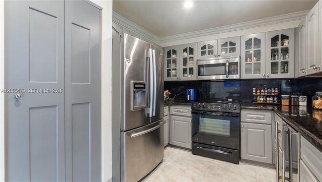 7733 NW 192 St, Hialeah, FL 33015