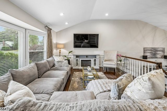 26 Mohawk Dr, Springfield Twp., NJ 07081