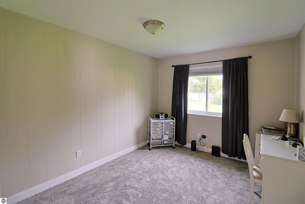 Image 10 of property listing at 1606 Fessenden Avenue, Mt Pleasant, MI 48858