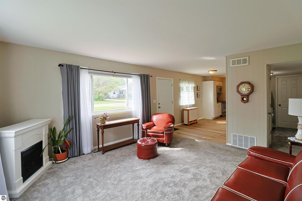 Image 12 of property listing at 1606 Fessenden Avenue, Mt Pleasant, MI 48858