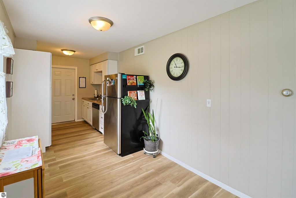 Image 14 of property listing at 1606 Fessenden Avenue, Mt Pleasant, MI 48858