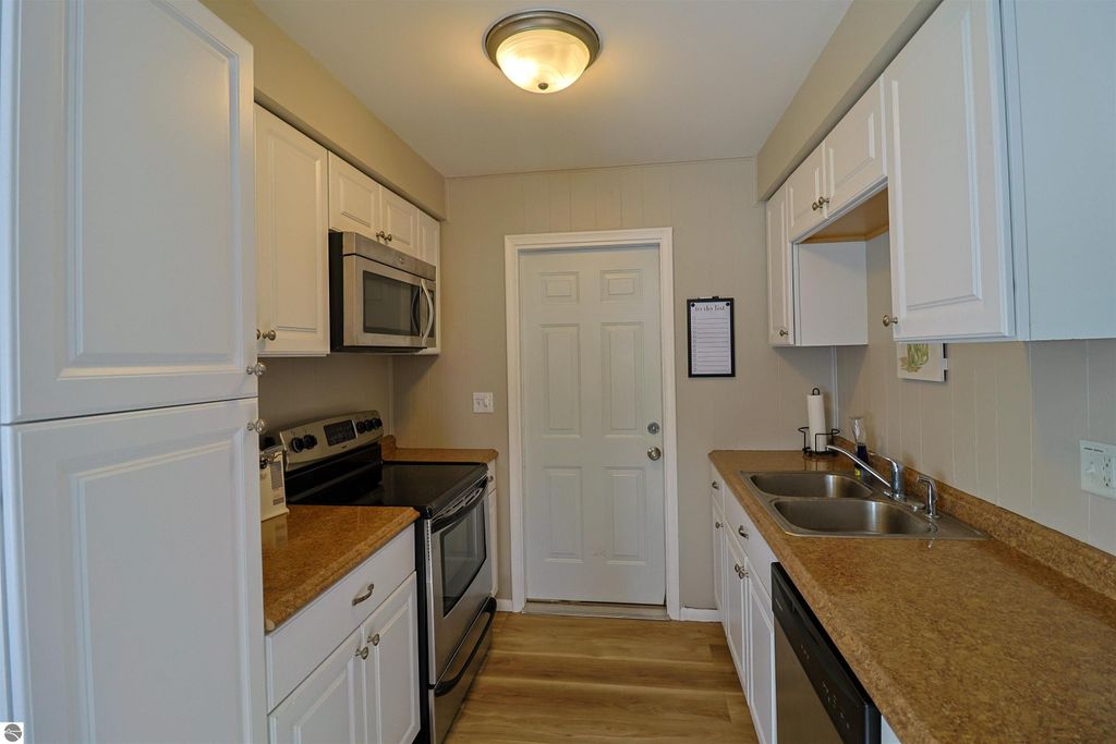 Image 15 of property listing at 1606 Fessenden Avenue, Mt Pleasant, MI 48858