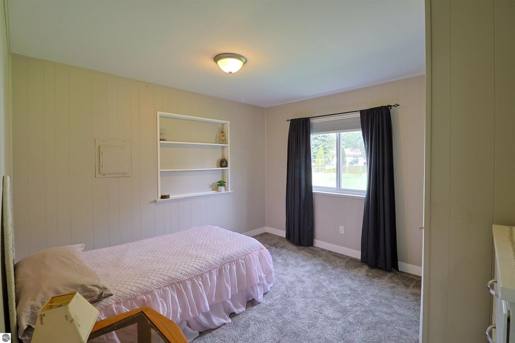 Image 4 of property listing at 1606 Fessenden Avenue, Mt Pleasant, MI 48858