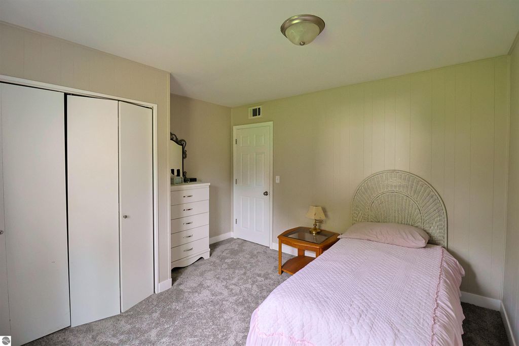 Image 5 of property listing at 1606 Fessenden Avenue, Mt Pleasant, MI 48858