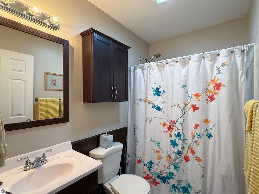 Image 6 of property listing at 1606 Fessenden Avenue, Mt Pleasant, MI 48858