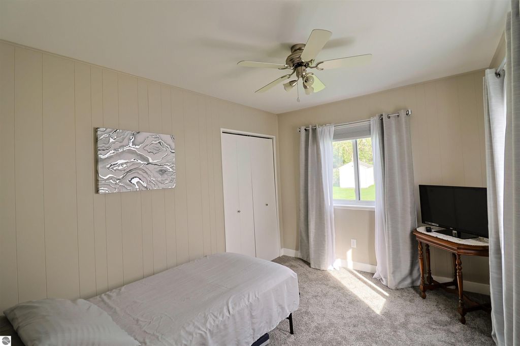 Image 7 of property listing at 1606 Fessenden Avenue, Mt Pleasant, MI 48858