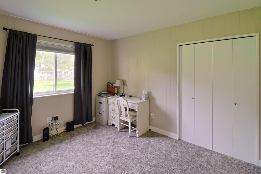 Image 9 of property listing at 1606 Fessenden Avenue, Mt Pleasant, MI 48858