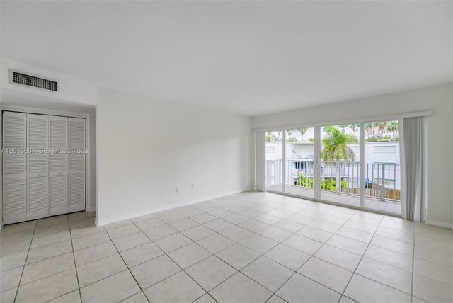 7737 SW 88th St C312, Miami, FL 33156