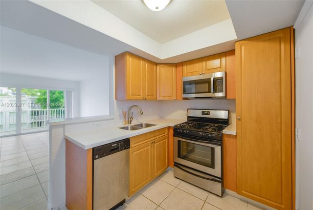 7737 SW 88th St C312, Miami, FL 33156
