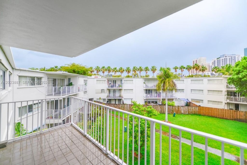 7737 SW 88th St C312, Miami, FL 33156