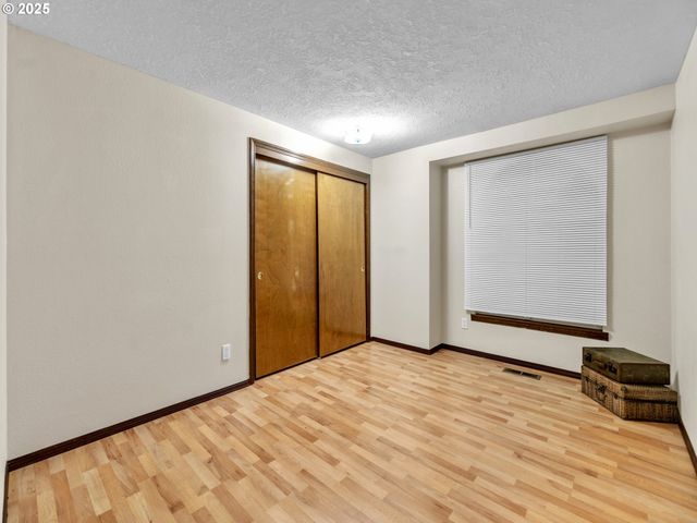 1977 MAPLEWOOD Ct, Salem, OR 97306