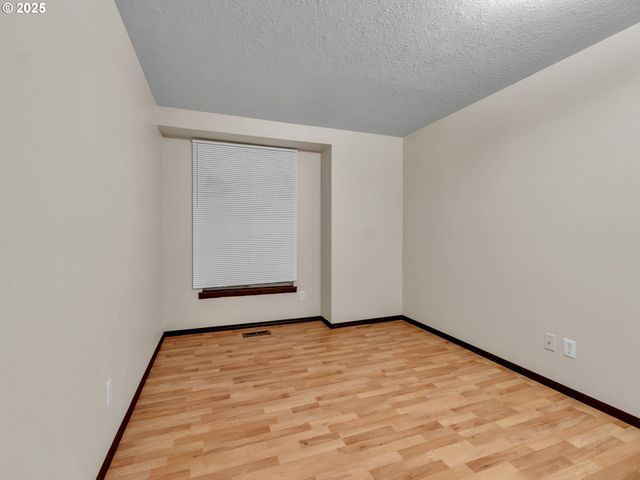 1977 MAPLEWOOD Ct, Salem, OR 97306