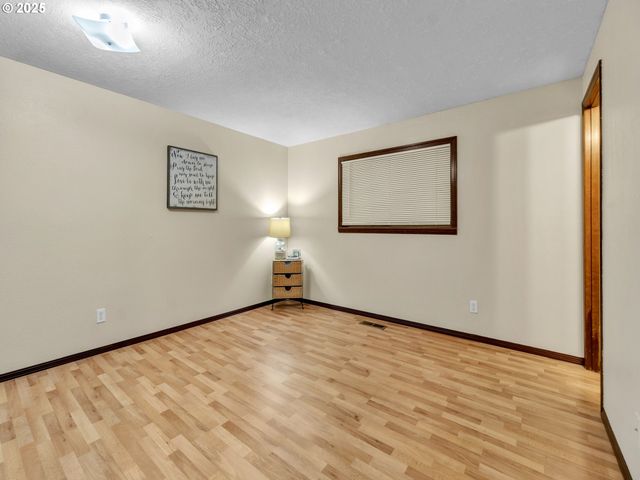 1977 MAPLEWOOD Ct, Salem, OR 97306