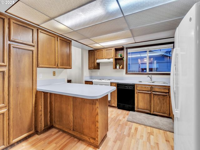 1977 MAPLEWOOD Ct, Salem, OR 97306