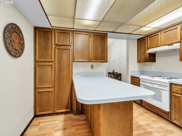 1977 MAPLEWOOD Ct, Salem, OR 97306