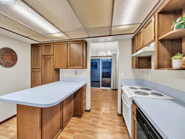 1977 MAPLEWOOD Ct, Salem, OR 97306