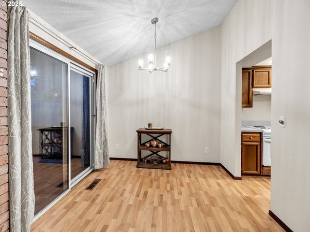 1977 MAPLEWOOD Ct, Salem, OR 97306