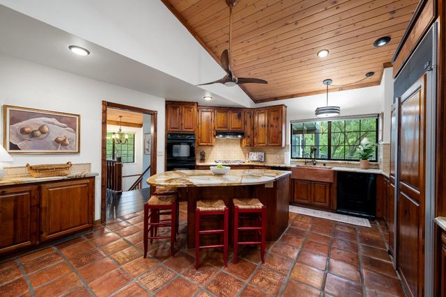 560 Ralston Ln, Newcastle, CA 95658