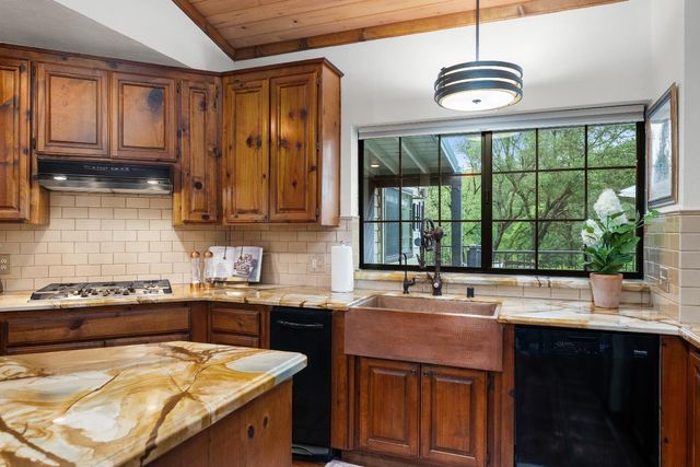 560 Ralston Ln, Newcastle, CA 95658
