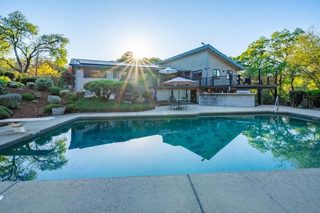 560 Ralston Ln, Newcastle, CA 95658