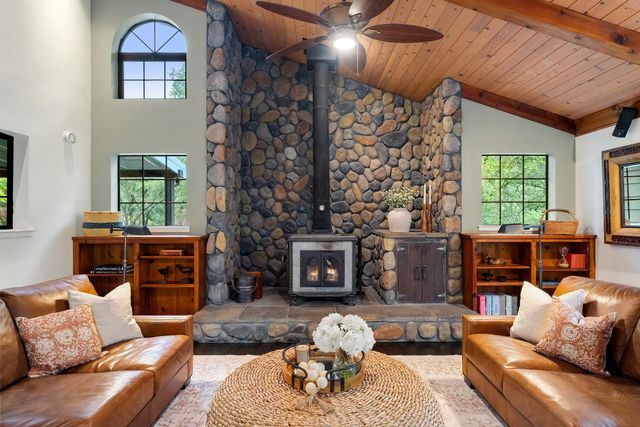 560 Ralston Ln, Newcastle, CA 95658