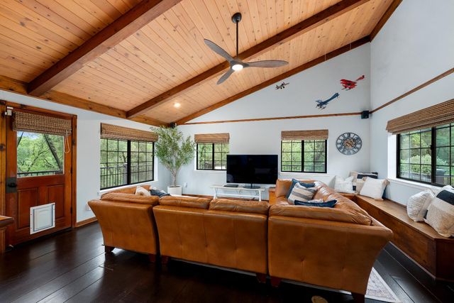 560 Ralston Ln, Newcastle, CA 95658