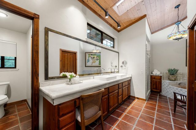 560 Ralston Ln, Newcastle, CA 95658