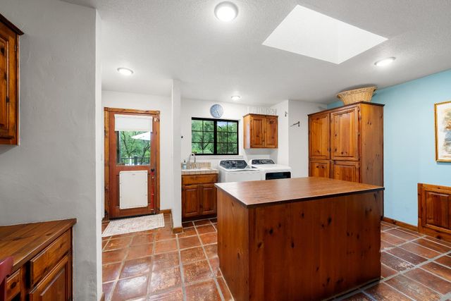560 Ralston Ln, Newcastle, CA 95658