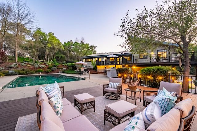 560 Ralston Ln, Newcastle, CA 95658
