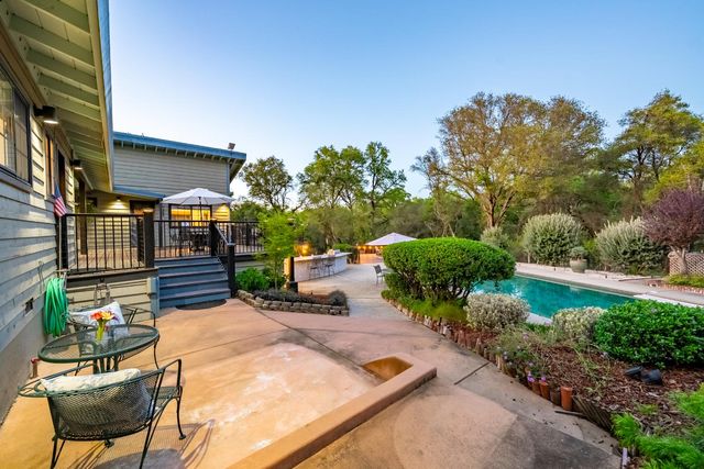 560 Ralston Ln, Newcastle, CA 95658