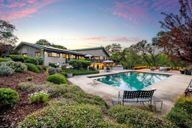 560 Ralston Ln, Newcastle, CA 95658
