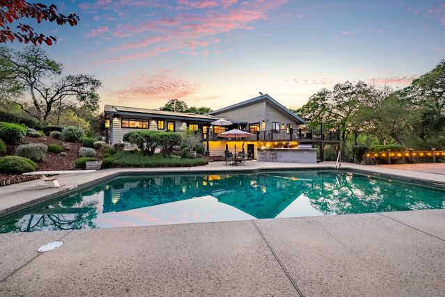 560 Ralston Ln, Newcastle, CA 95658