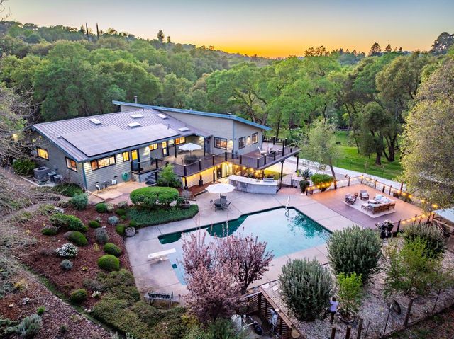 560 Ralston Ln, Newcastle, CA 95658