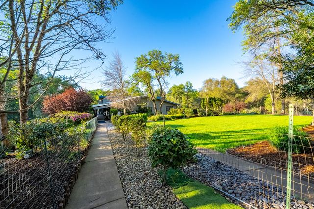 560 Ralston Ln, Newcastle, CA 95658