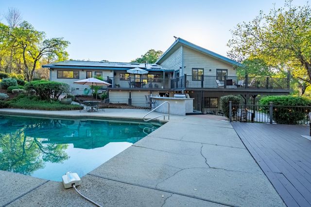 560 Ralston Ln, Newcastle, CA 95658