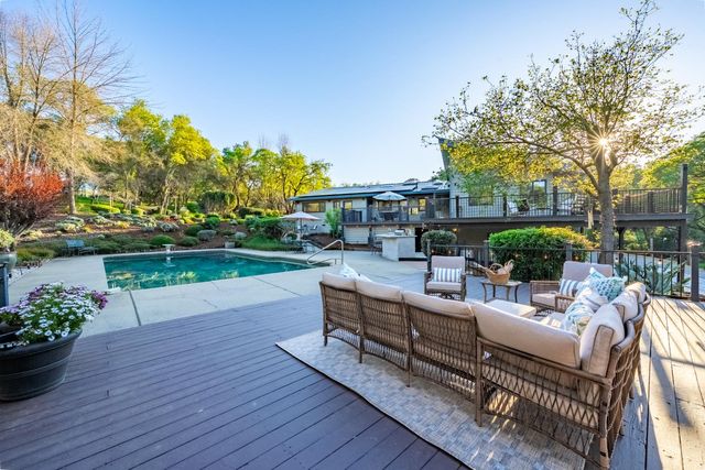 560 Ralston Ln, Newcastle, CA 95658