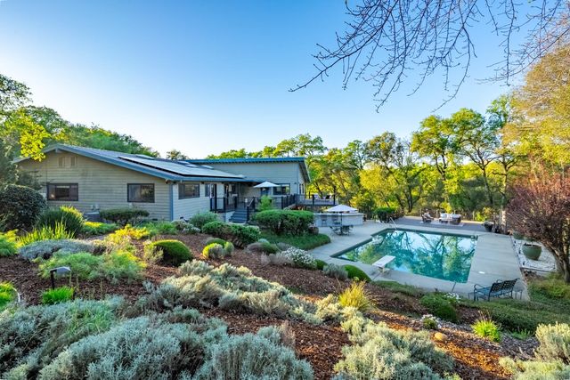 560 Ralston Ln, Newcastle, CA 95658