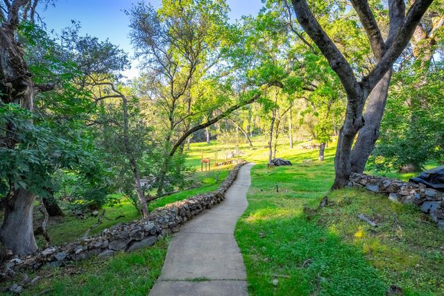 560 Ralston Ln, Newcastle, CA 95658