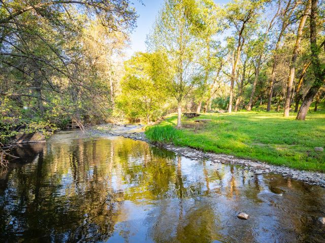 560 Ralston Ln, Newcastle, CA 95658