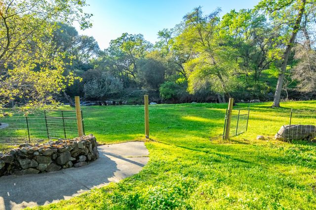 560 Ralston Ln, Newcastle, CA 95658